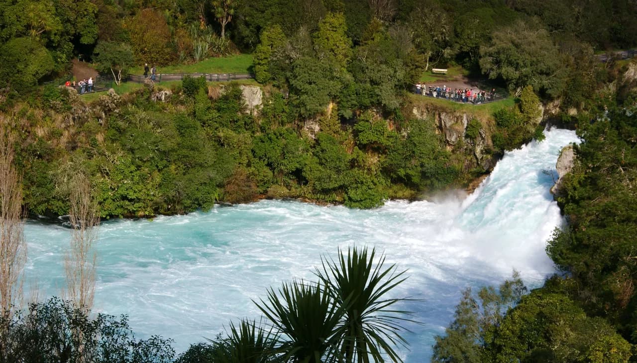 Nearly a million people every year visit the lookout points to view the spectacular Huka Falls: Huka Falls and the riverside viewing area.