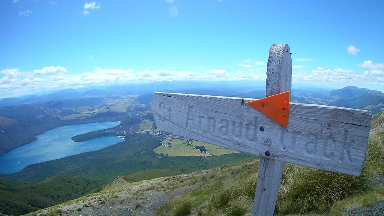 Signpost at St Arnaud Track: St Arnaud track sign above the lakes.